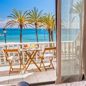 Puerto Banus Beach ماربيا